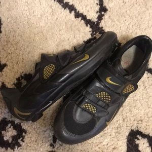 Vintage Nike spin shoe in grey 9.5